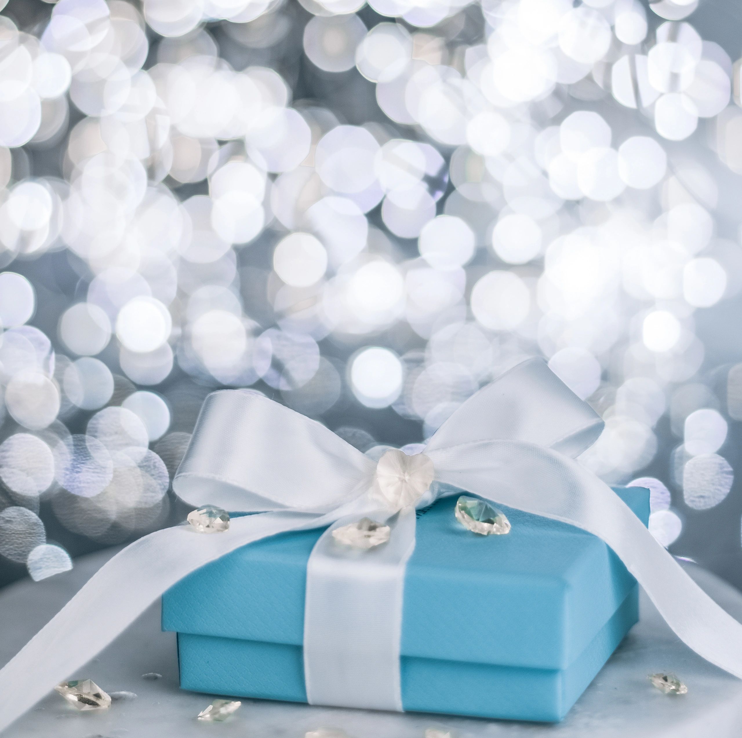 Elegant gift presentation for jewelry